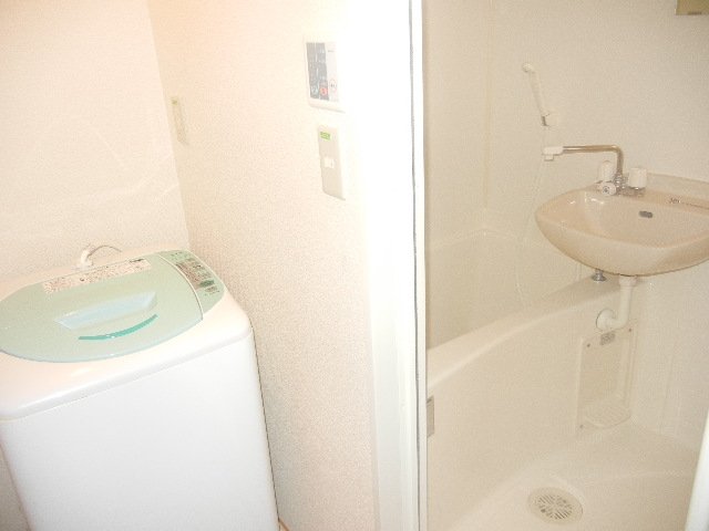 バス・シャワールーム　実際のお部屋と異なる場合がございます。