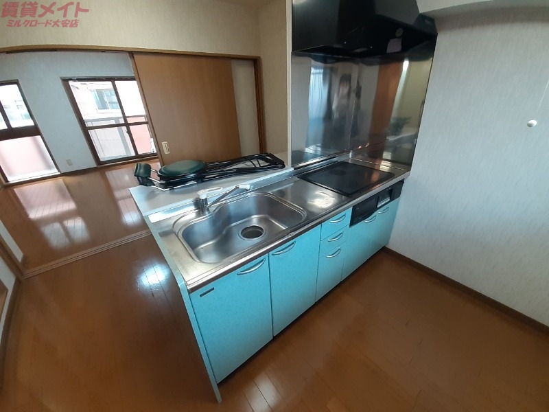 キッチン　同物件別部屋の写真です。