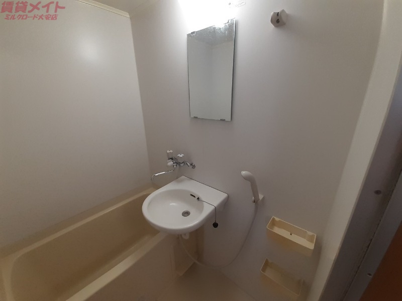 洗面設備　同物件別部屋の写真です。