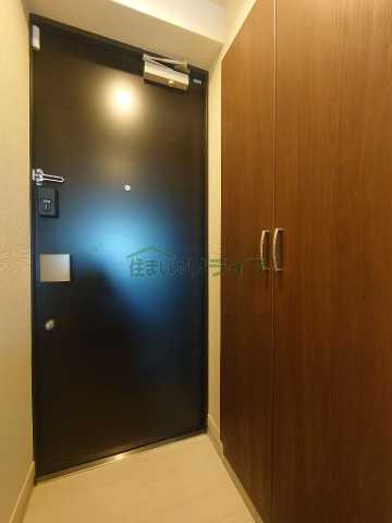 玄関　別部屋の参考写真になります。