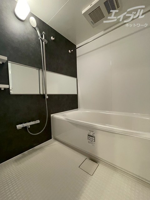 バス・シャワールーム　おしゃれなお風呂です！