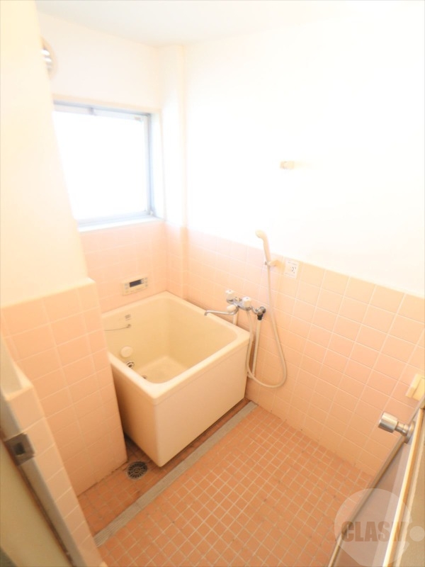 バス・シャワールーム　窓があるので換気できます