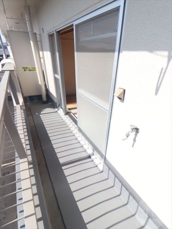 バルコニー　南西向きで明るいバルコニー