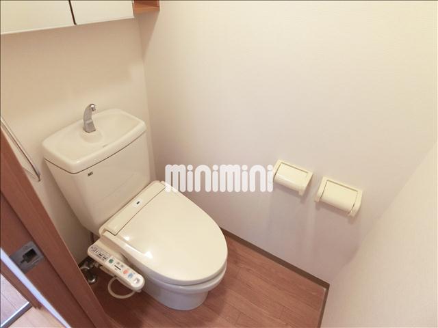 トイレ　温水洗浄機能付きのトイレです。