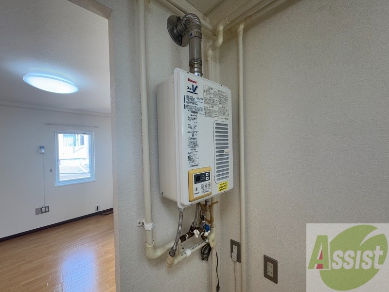 その他設備　ガス給湯器です。操作しやすいパネルになってます。