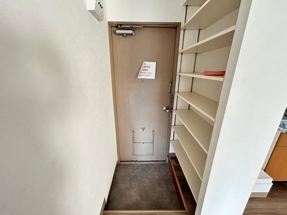 玄関　※別号室のお写真です。