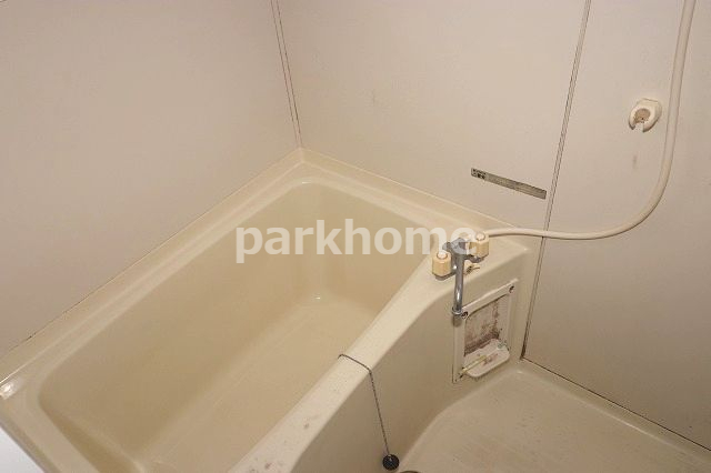 バス・シャワールーム　コンパクトで使いやすいお風呂です　※間取り反転の場合あり、内