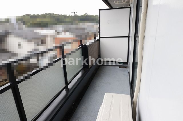 バルコニー　開放的で明るい空間を演出してくれるバルコニーです 清掃前