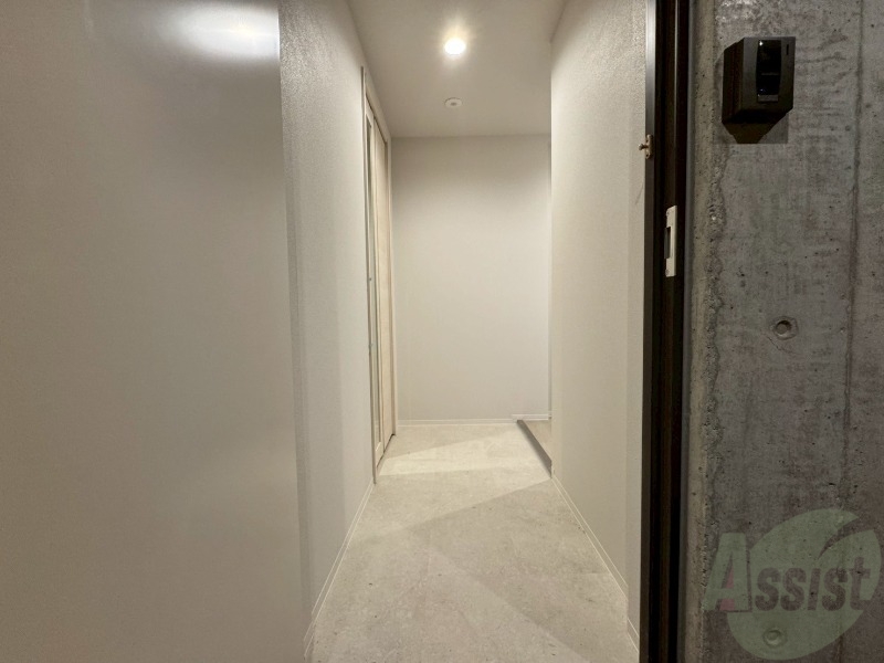 玄関　玄関です。ご覧の通り広々としていますね。