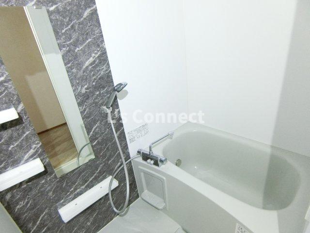 バス・シャワールーム　追焚き、浴室乾燥付きのお風呂。