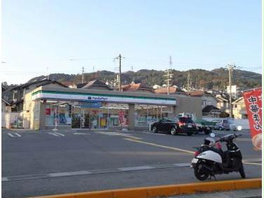 コンビニ　ファミリーマート大津国分店（コンビニ）まで552m