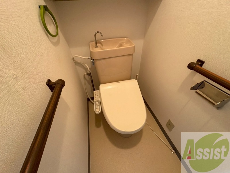 トイレ　ウォシュレット機能がついたトイレ。安心して使用できますね。