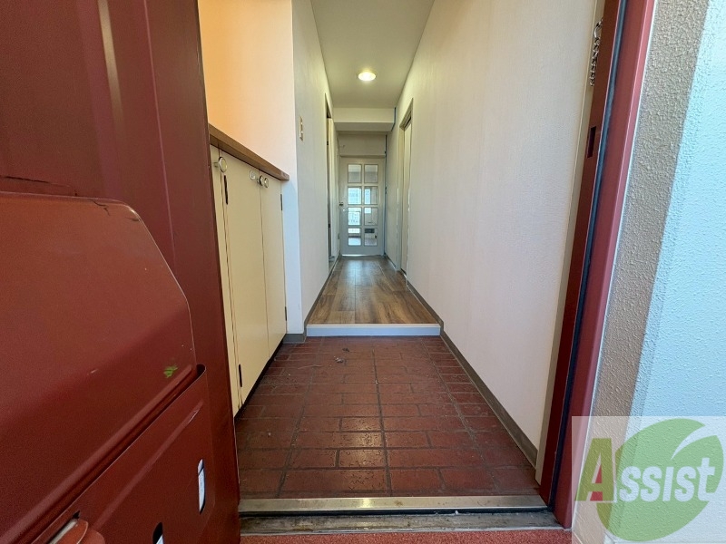 玄関　玄関の様子です。明るい印象ですね。気分もあがりそう。