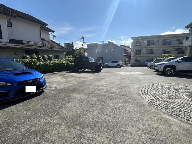 建物外観　駐車場