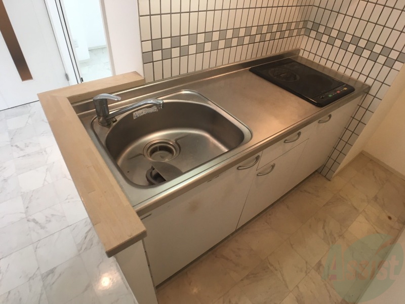 キッチン　ＩＨクッキングヒーターです！お手入れも楽々ですね。