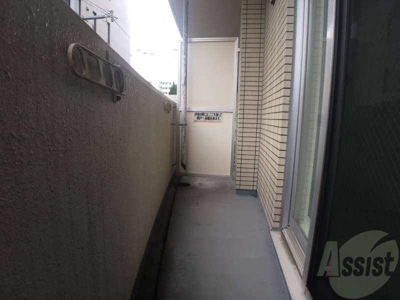 バルコニー　バルコニーは幅があり、広い印象を受けました。