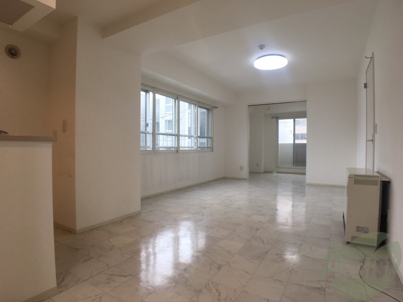 居室・リビング　広くてきれいなリビングです！快適に過ごせそうですね。