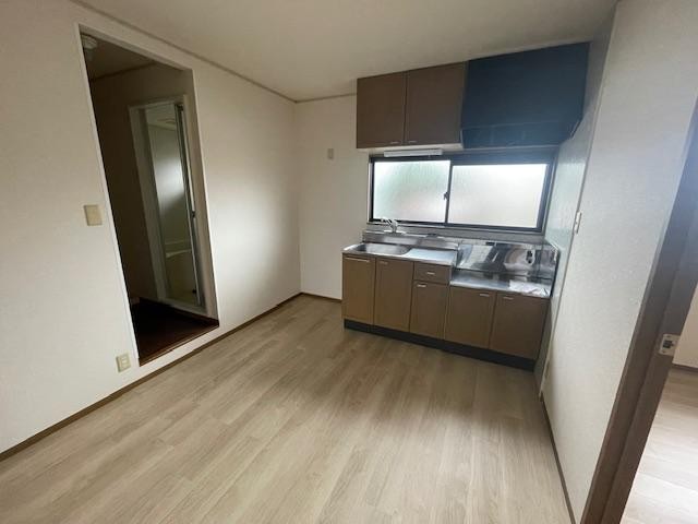 キッチン　フロアタイルを貼りました