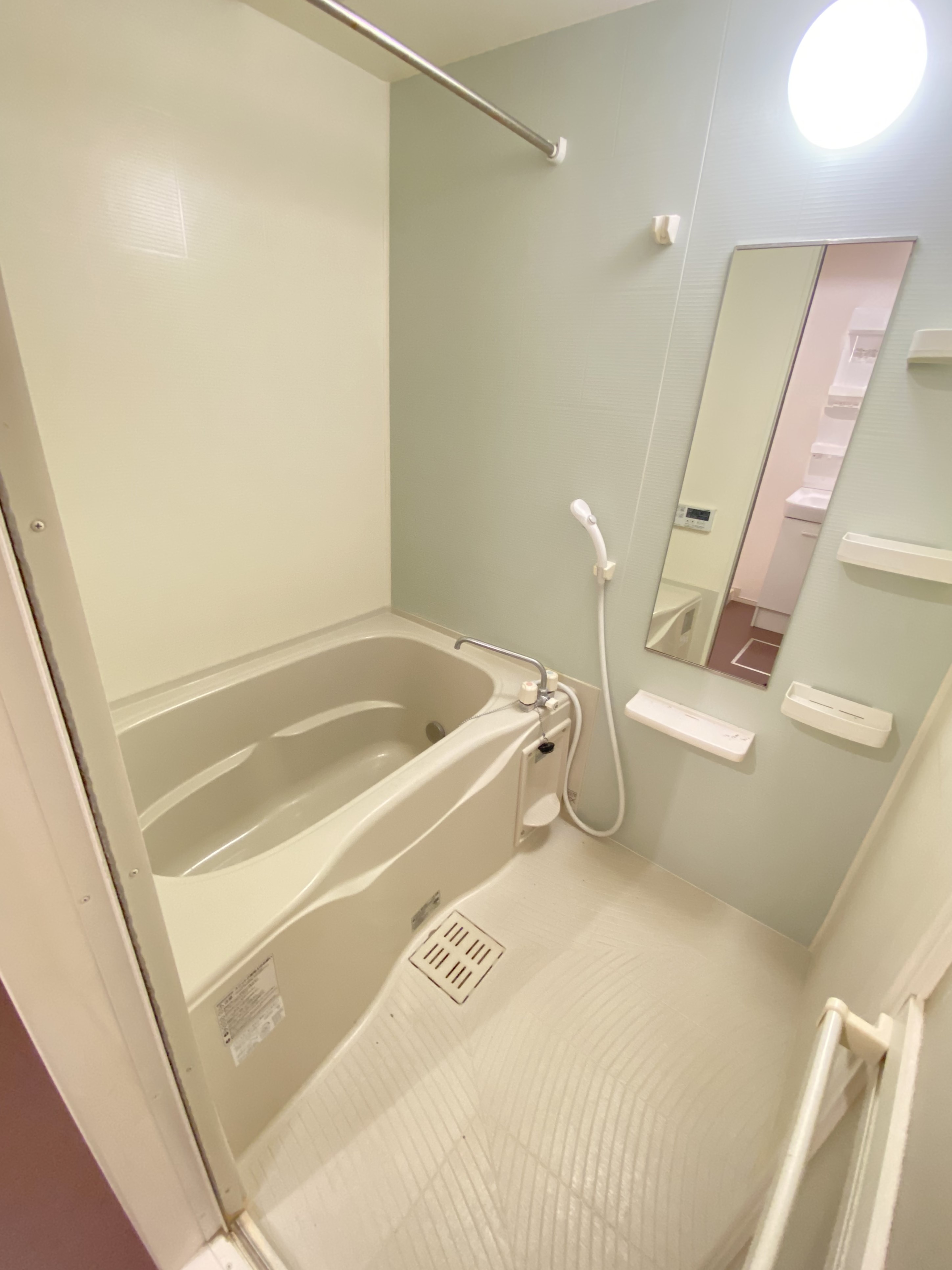 バス・シャワールーム　※室内は他部屋の原状回復中の写真です