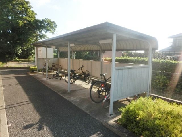 その他　屋根付きの駐輪場です