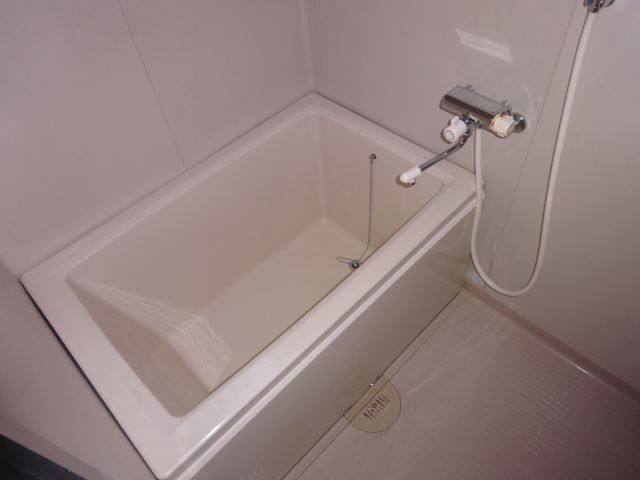 バス・シャワールーム　独立洗面台あります。