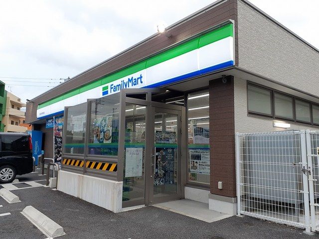 コンビニ　ファミマ首里石嶺球場前店（コンビニ）まで634m
