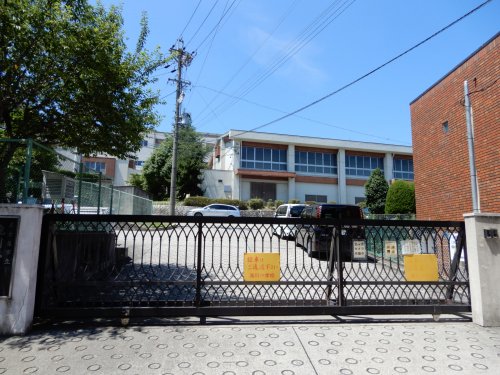 小学校　名古屋市立滝川小学校（小学校）まで1316m