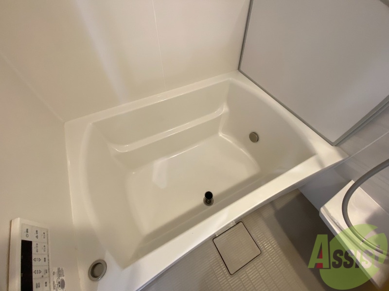 バス・シャワールーム　浴室です。バスタブが広くてゆったりできます。