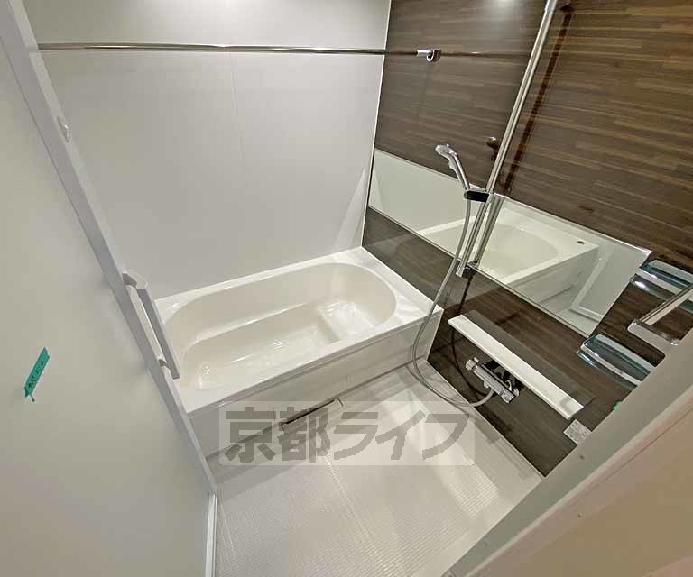 バス・シャワールーム　ゆったり浸かれるお風呂です。