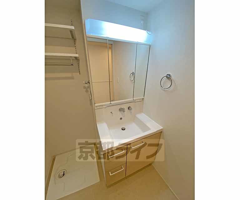 洗面設備　綺麗な洗面脱衣場です。