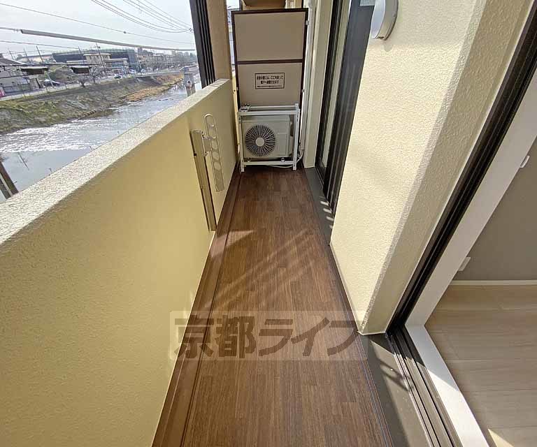 バルコニー　東向きの明るいバルコニーです。