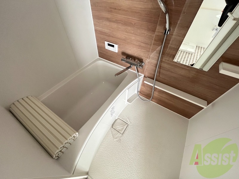 バス・シャワールーム　浴室は狭すぎず、シャワーも浴びやすそうです。