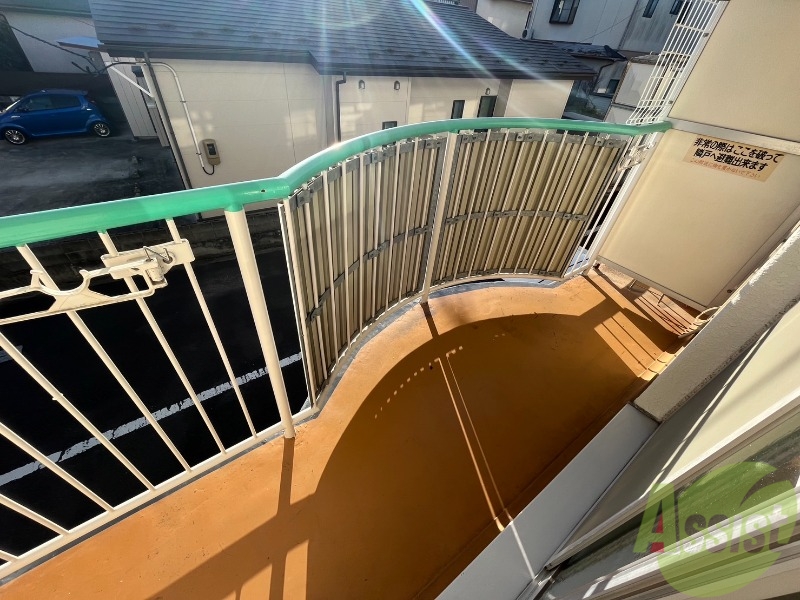 バルコニー　バルコニーは洗濯物を干すのに十分な広さがあります