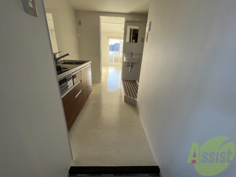 玄関　玄関から撮影しました。明るい印象ですね。