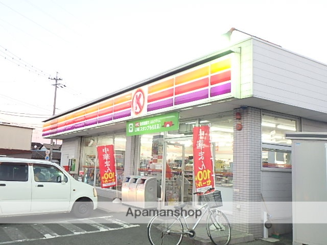 コンビニ　ファミリーマート（コンビニ）まで108m