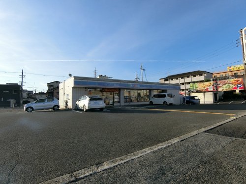 コンビニ　ローソン岸和田荒木町店（コンビニ）まで208m