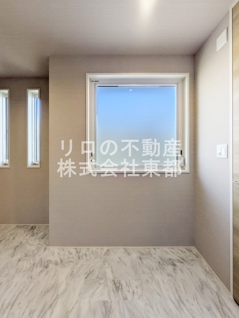 玄関　玄関スペース広めなのでゆったりとお出掛け準備できます♪