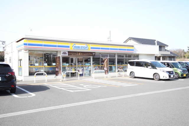 コンビニ　ミニストップ 長久手岩作店（コンビニ）まで300m