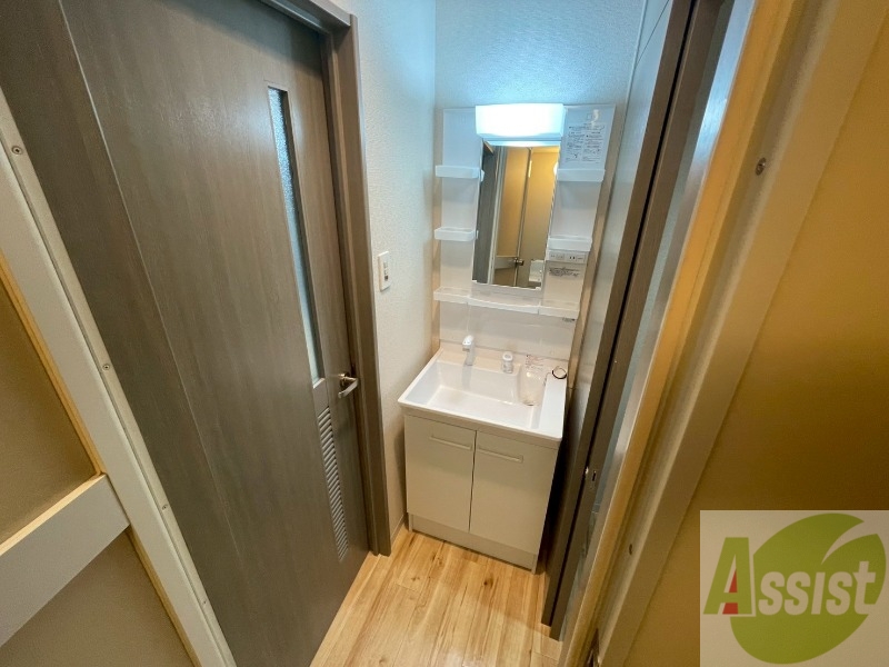 洗面設備　独立洗面台です。大きくてよいですね。シャンプーもできます！