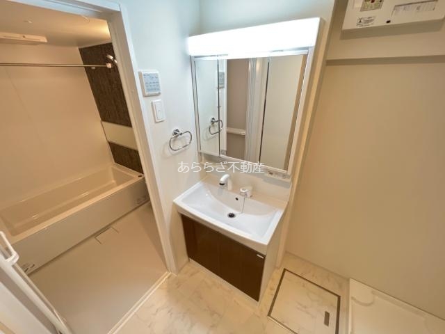 バス・シャワールーム　洗髪洗面化粧台