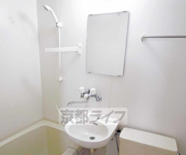 洗面設備　きれいな洗面台です