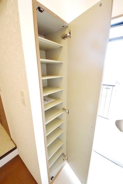 玄関　シューズボックスあります♪