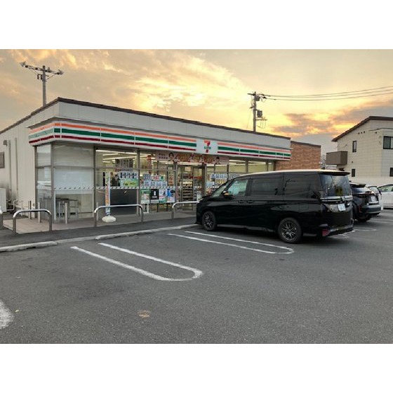 コンビニ　セブンイレブン大八木店（コンビニ）まで1000m