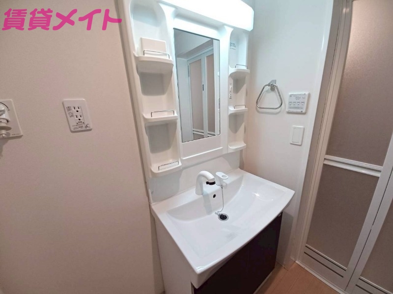 洗面設備　同じ物件、別部屋の写真です