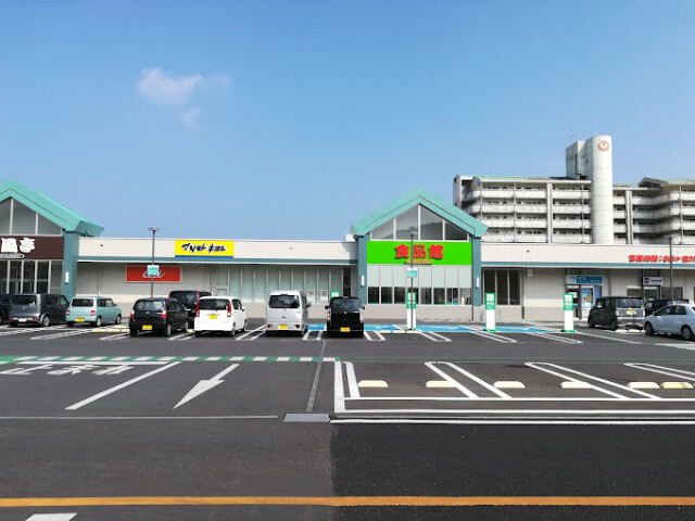 スーパー　サンエー板良敷店（スーパー）まで427m