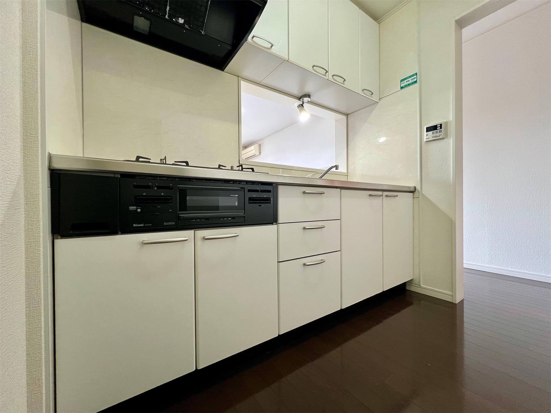 キッチン　対面式のシステムキッチン