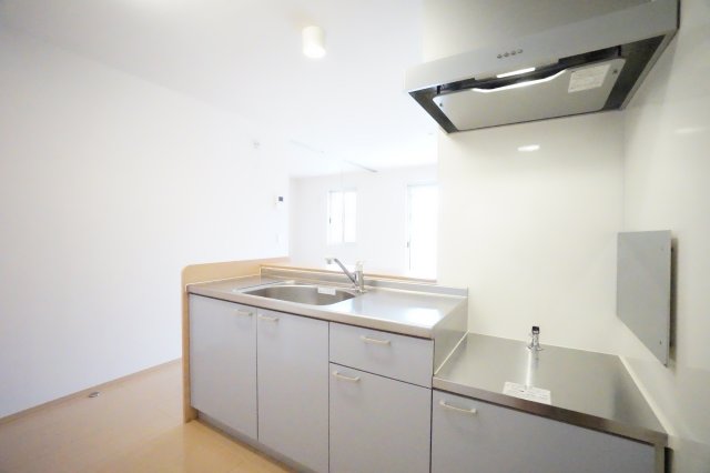 キッチン　※同物件・反転タイプの写真です。