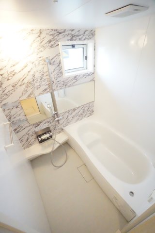 バス・シャワールーム　※同物件・反転タイプの写真です。