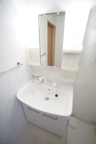 洗面設備　※同物件・反転タイプの写真です。