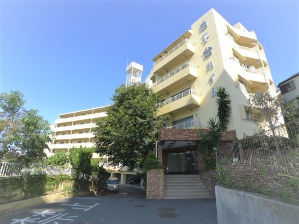 建物外観　大型のマンションです